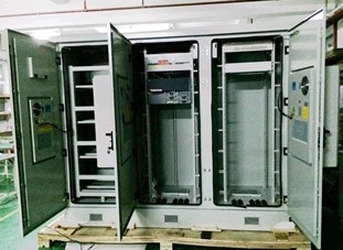 China Armário exterior de três telecomunicações dos compartimentos, com bateria, compartimento do equipamento, IP55 fornecedor